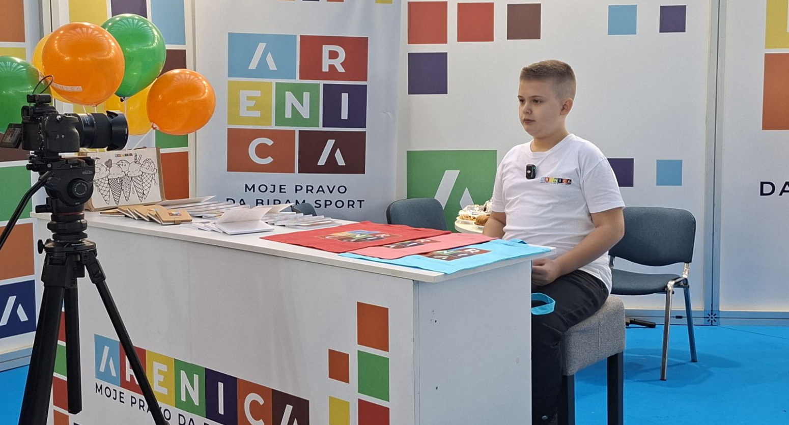 Drugi dan sajma knjiga uz Arenicu: Mladi novinari stali pred kameru